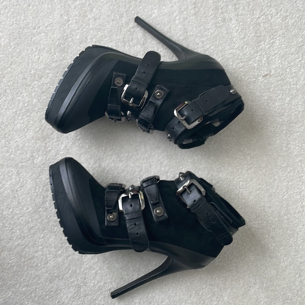 Burberry Runway Booties 8.5 (size 40 European) - Picture 2 of 11